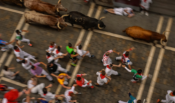 Resumen del quinto encierro de San Fermín 2023 ELMUNDOTV