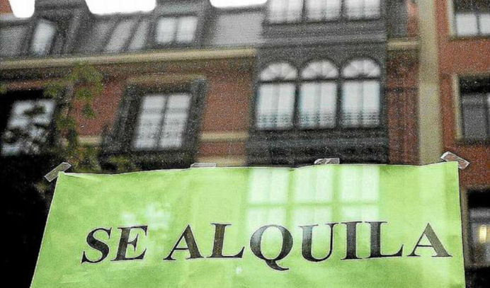 Ábalos cambiará la ley de alquiler del PP y perseguirá las viviendas vacías para frenar la escalada de precios