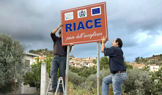 Resultado de imagen de un paese di calabria riace