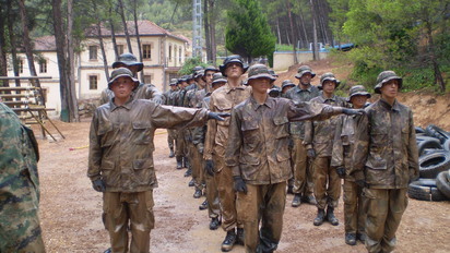 Disciplina Militar En El Campamento De Verano Comunidad
