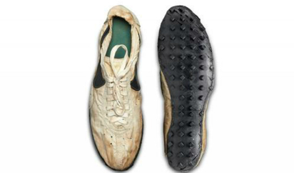 Resignación Hormiga ruptura Precio récord para unas zapatillas Nike: 437.000 dólares por unas viejas  'Moon Shoe' | Ahorro y Consumo