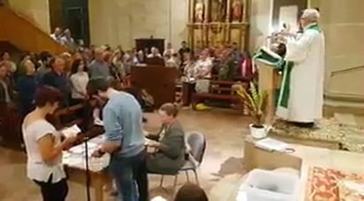 Referéndum Cataluña 1-O: Recuento de votos durante la misa en una iglesia  de Vila-rodona, Tarragona | EL MUNDO