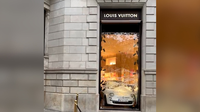 Robo con alunizaje en la tienda Louis Vuitton del centro de Barcelona
