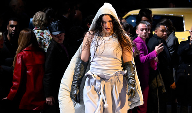 El look de Rosalía en el desfile de Louis Vuitton en París que puedes  imitar con estas prendas