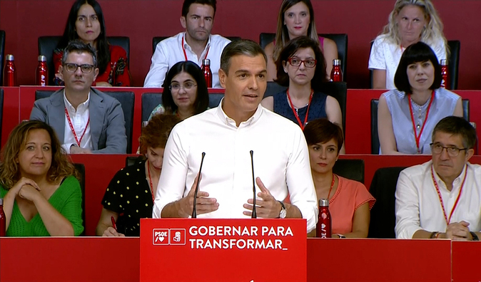 Pedro Sánchez ignore la crise du PSOE et claque la porte à l’Allemagne pour se présenter comme un leader contre le changement climatique
