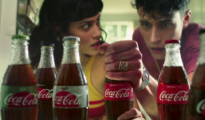 sin olvidadizo Muestra Coca Cola se salta los tabús con su nuevo anuncio | Televisión Home | EL  MUNDO