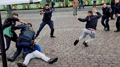 Brutal ataque con cuchillo durante una manifestacin de extrema derecha en Alemania