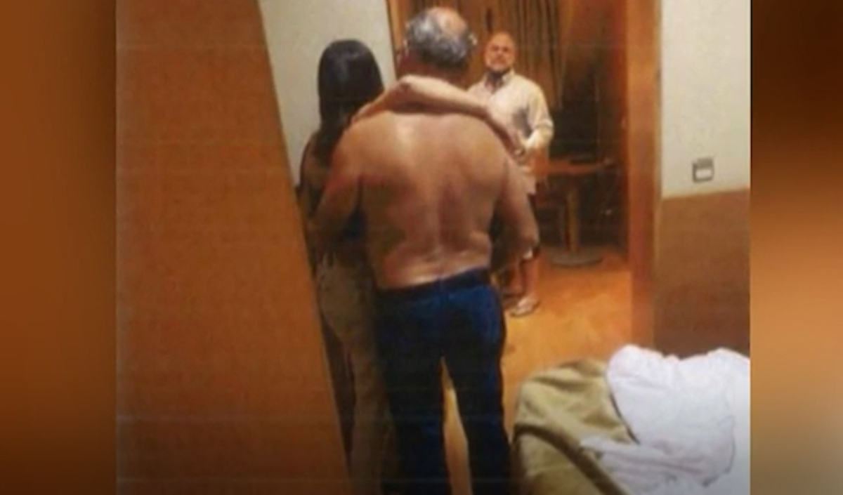 El vídeo de Tito Berni con prostitutas en el Hotel Iguazú - ELMUNDOTV