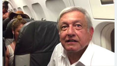 Lpez Obrador pasa horas atrapado en un vuelo comercial, tras negarse a usar el avin presidencial