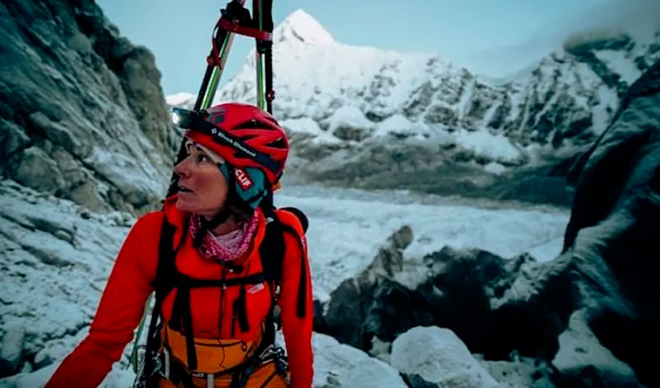 Conmoción mundial: Tras caer al vacío en el Himalaya, encontraron muerta a una de las más reconocidas alpinistas del mundo, la estadounidense Hilaree Nelson