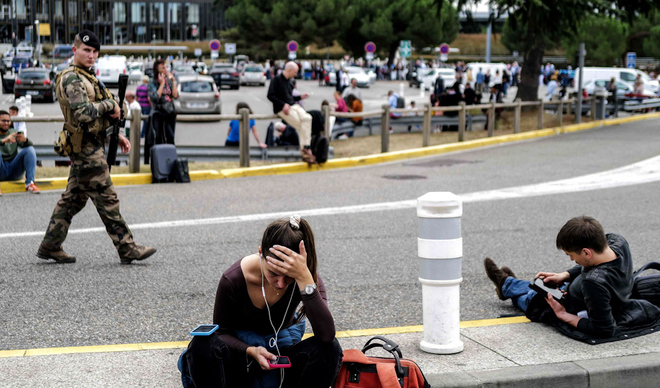 Evacuan varios aeropuertos en Francia por amenazas