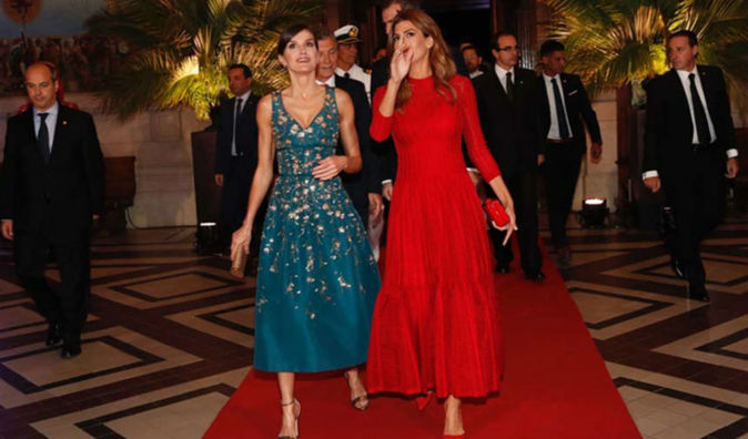 Letizia gana el segundo asalto en el duelo con Juliana Awada
