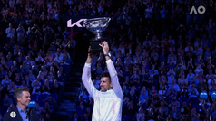 Djokovic se redime ante Tsitsipas en su edén de Melbourne e iguala los 22 grandes de Nadal