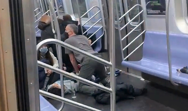 Al menos 13 heridos en un tiroteo en el metro de Nueva York | Internacional
