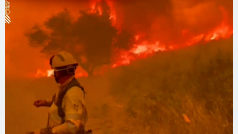 Lucha por extinguir las llamas del incendio descontrolado en Bejís, Castellón