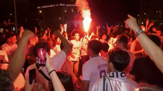 Miles de madridistas se citan en Cibeles para celebrar la victoria del Real Madrid en Champions