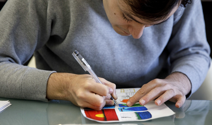 La emotiva historia de la playera con la que Desigual conmemora el autismo