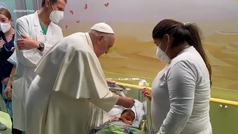 Primeras imágenes del Papa desde el hospital, de donde saldrá este sábado