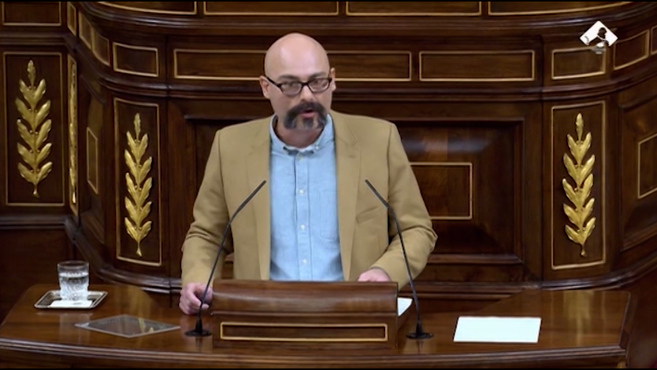Hacienda corrige a Podemos: no se puede subir más el IVA del tabaco
