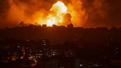 Israel contina bombardeando Gaza de noche