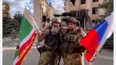 Soldados chechenos y rusos celebran la conquista de Lisichansk y Ucrania niega que tengan el control