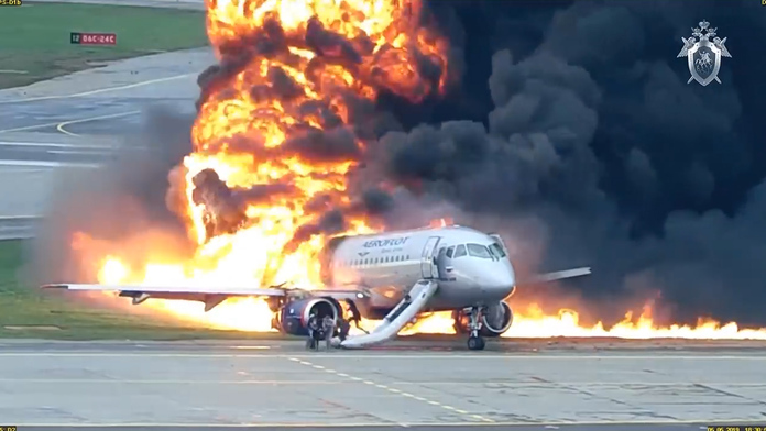 El impactante vídeo del accidente de avión que mató a 41 personas en Rusia  por la "negligencia" del piloto |