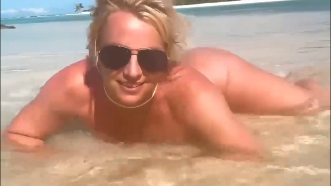 Britney Spears publica un polémico vídeo desnuda y se plantea rellenarse las nalgas