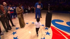 El hijo de Joel Embiid hace llorar al MVP durante su discurso