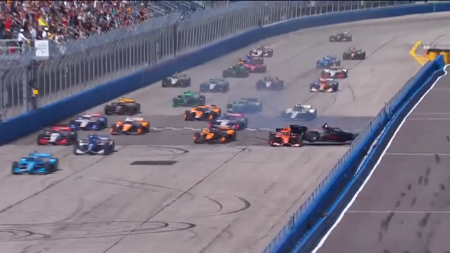 Palou, ni tan mal: de estar hundido a tener el título a tiro en una carrera de locos