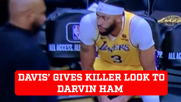 Lakers' Anthony Davis gives killer look to Darvin Ham during tense timeout