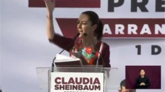 Claudia Sheinbaum se equivoca en discurso de inicio de campaña en el Zócalo: "Que siga la corrup..."