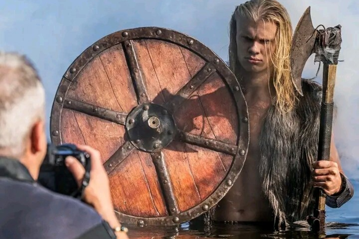 Haaland se convierte en vikingo en una producción solidaria
