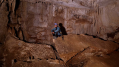 Beatriz Flamini: otra vez dentro de la cueva; esta vez, acompa�ada