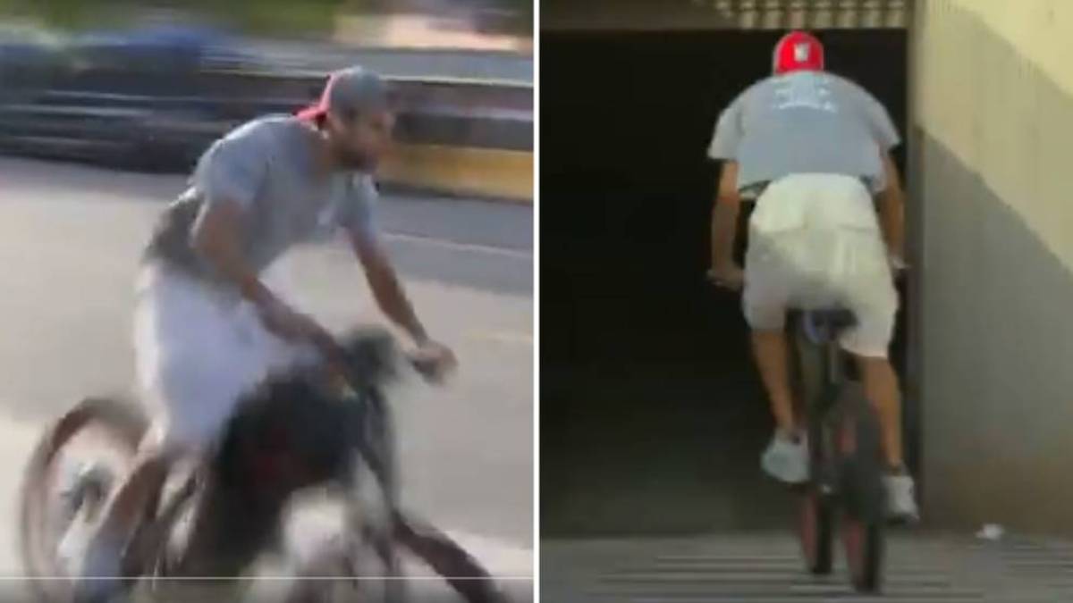 Piqu llega al Camp Nou en bicicleta para medirse al Espanyol en el derbi catal n