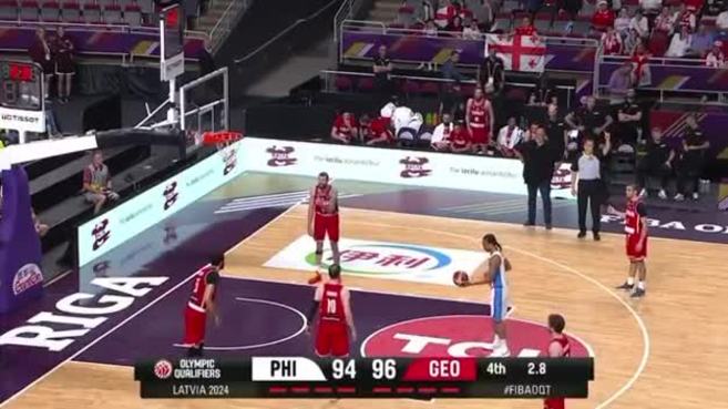 ¡Lo nunca visto! Georgia falla una autocanasta en el último segundo para buscar un milagro