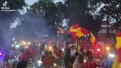 Indonesia celebra la victoria de Espaa con banderas