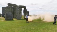 Detenidos dos activistas de un grupo ecologista por rociar con pintura el Stonehenge 
