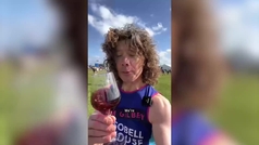 Un viticultor britnico se hace viral tras catar 26 copas de vino durante el maratn de Londres en u