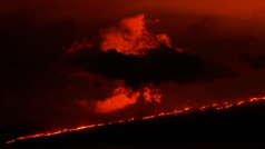 Lava keeps oozing from Mauna Loa volcano