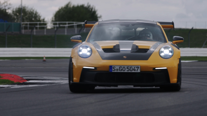 El Porsche 911 GT3 RS 2022 pierde camuflaje y afloran nuevos detalles de  diseño