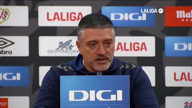 مدرب لاس بالماس، غارسيا بيمينتا، يدعو الجماهير لعدم ارتداء الألوان البيضاء في مواجهة ريال مدريد