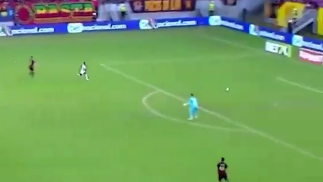 De locos: se adelantan en el marcador a los 18 segundos... ¡sin tocar el balón!