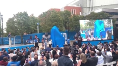 Detroit Lions unveil Barry Sanders statue
