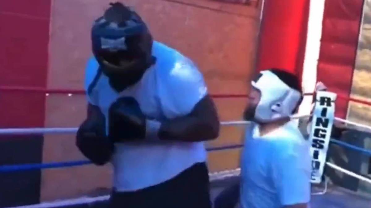 Former NFL Player Kellen Heard Defeated by Mexican Boxer Boasting vs