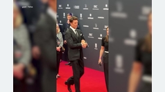 Tom Brady posa con elegancia y estilo en la alfombra roja de los Premios Laureus
