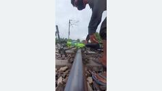 Detienen a un youtuber en India por grabarse intentando hacer descarrilar un tren 