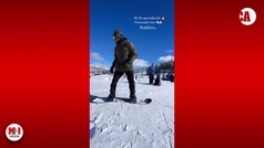 Carlos Vela disfruta en la nieve mientras decide su futuro