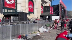 Video muestra el caos durante el desfile de los Jefes mientras se disparan