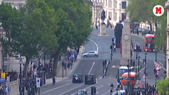 Coche se estrella contra las puertas de Downing Street en Londres