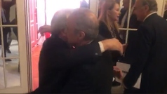El campechano abrazo entre Florentino Pérez y Enrique Cerezo